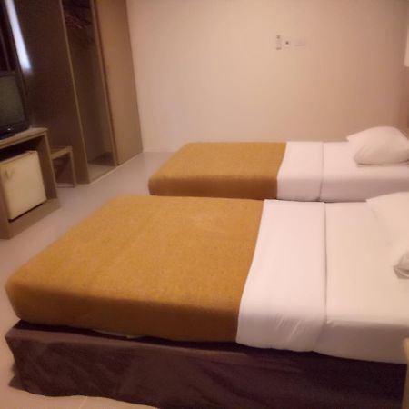 Tongpoon Hotel Bangkok Exteriör bild
