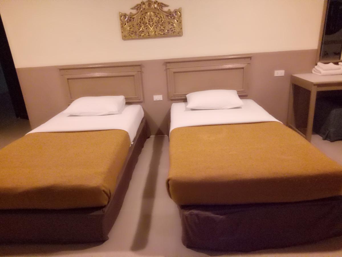 Tongpoon Hotel Bangkok Exteriör bild