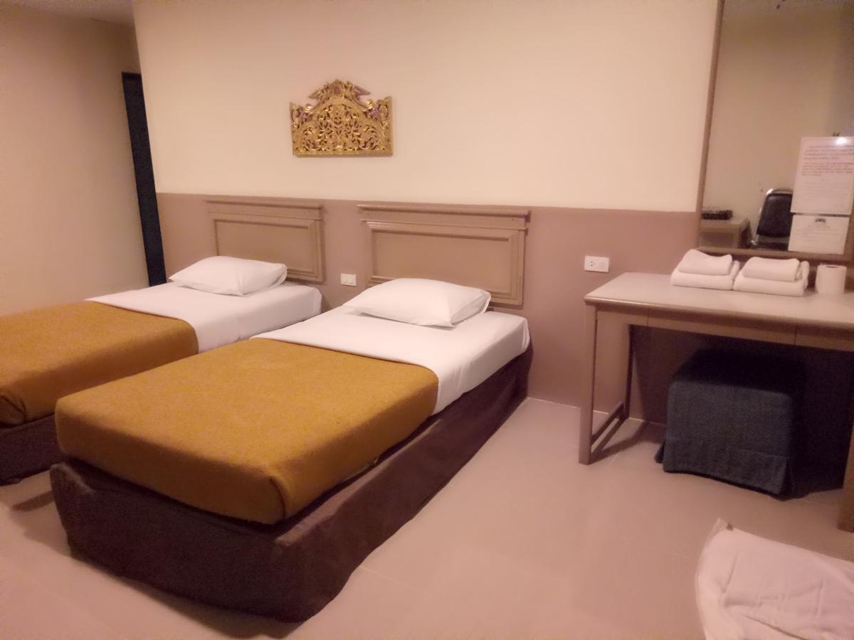 Tongpoon Hotel Bangkok Exteriör bild