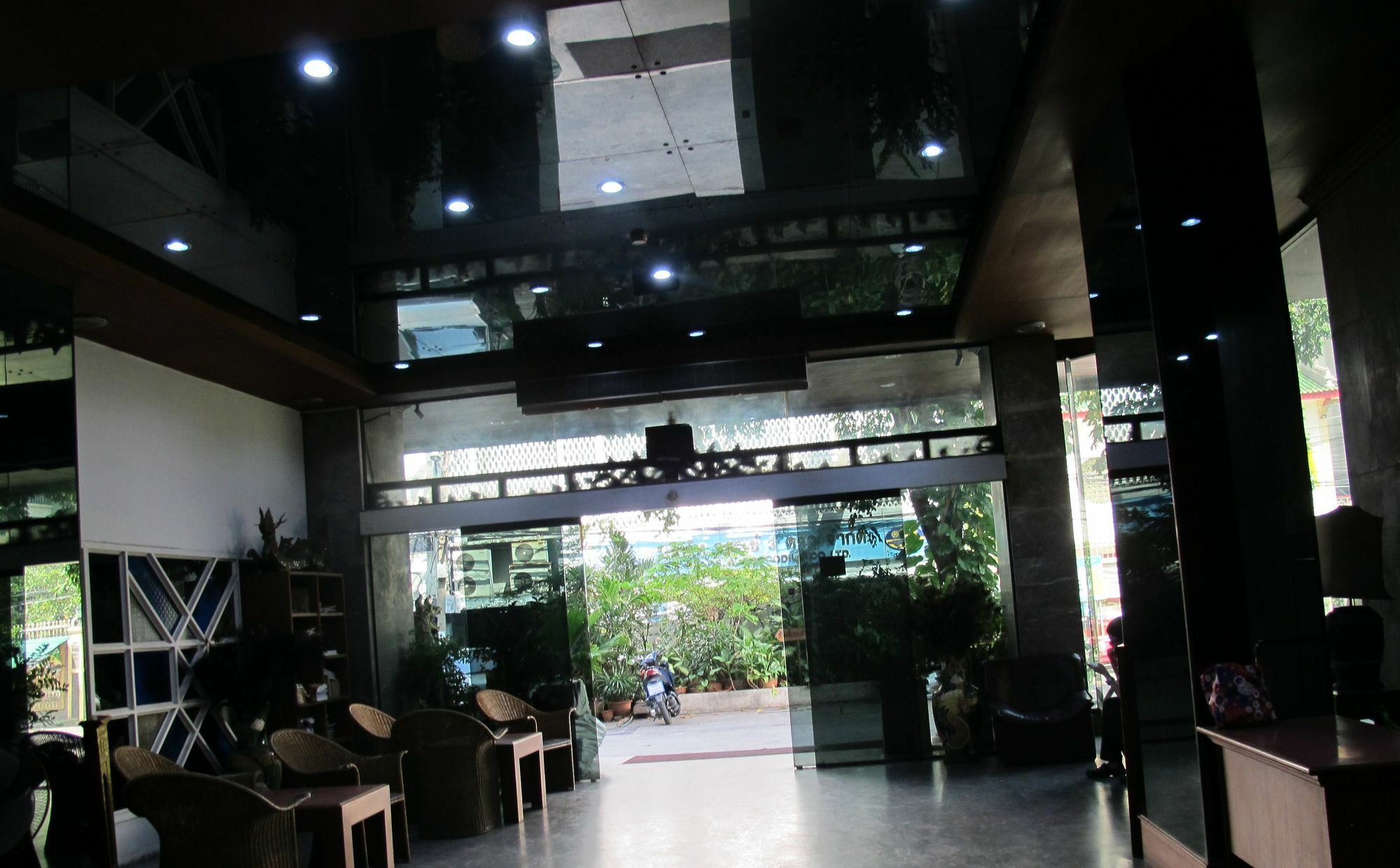 Tongpoon Hotel Bangkok Exteriör bild
